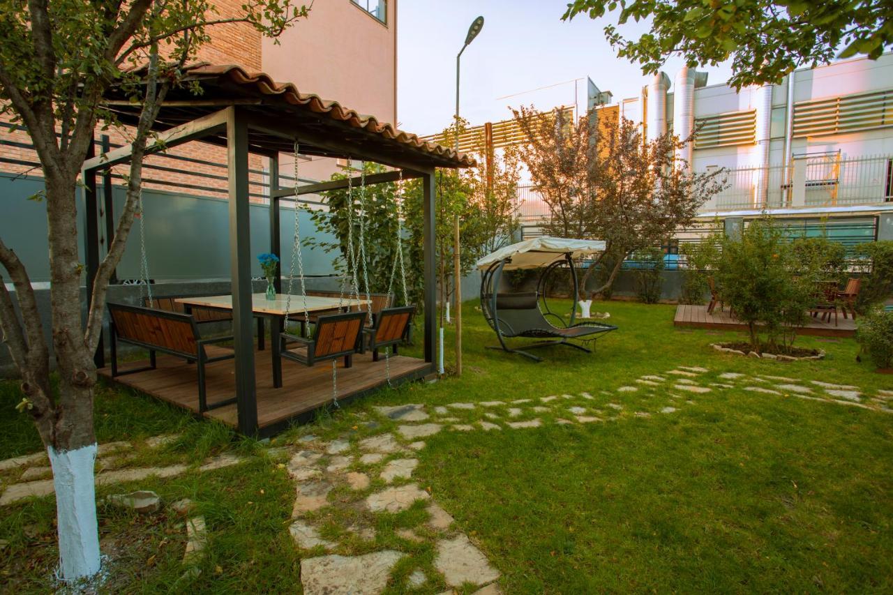 Apart Hotel West Tbilisi Bagian luar foto