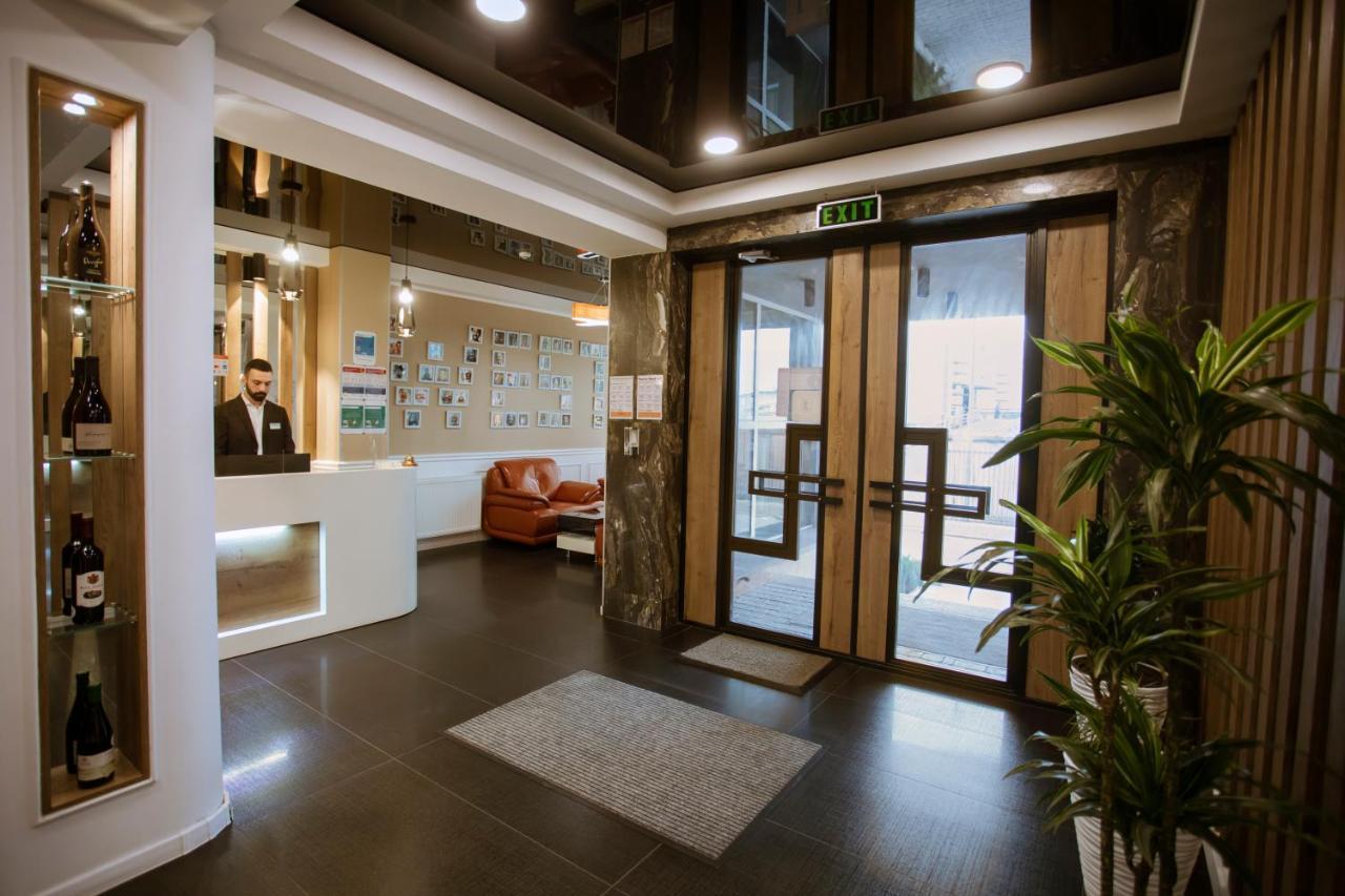 Apart Hotel West Tbilisi Bagian luar foto