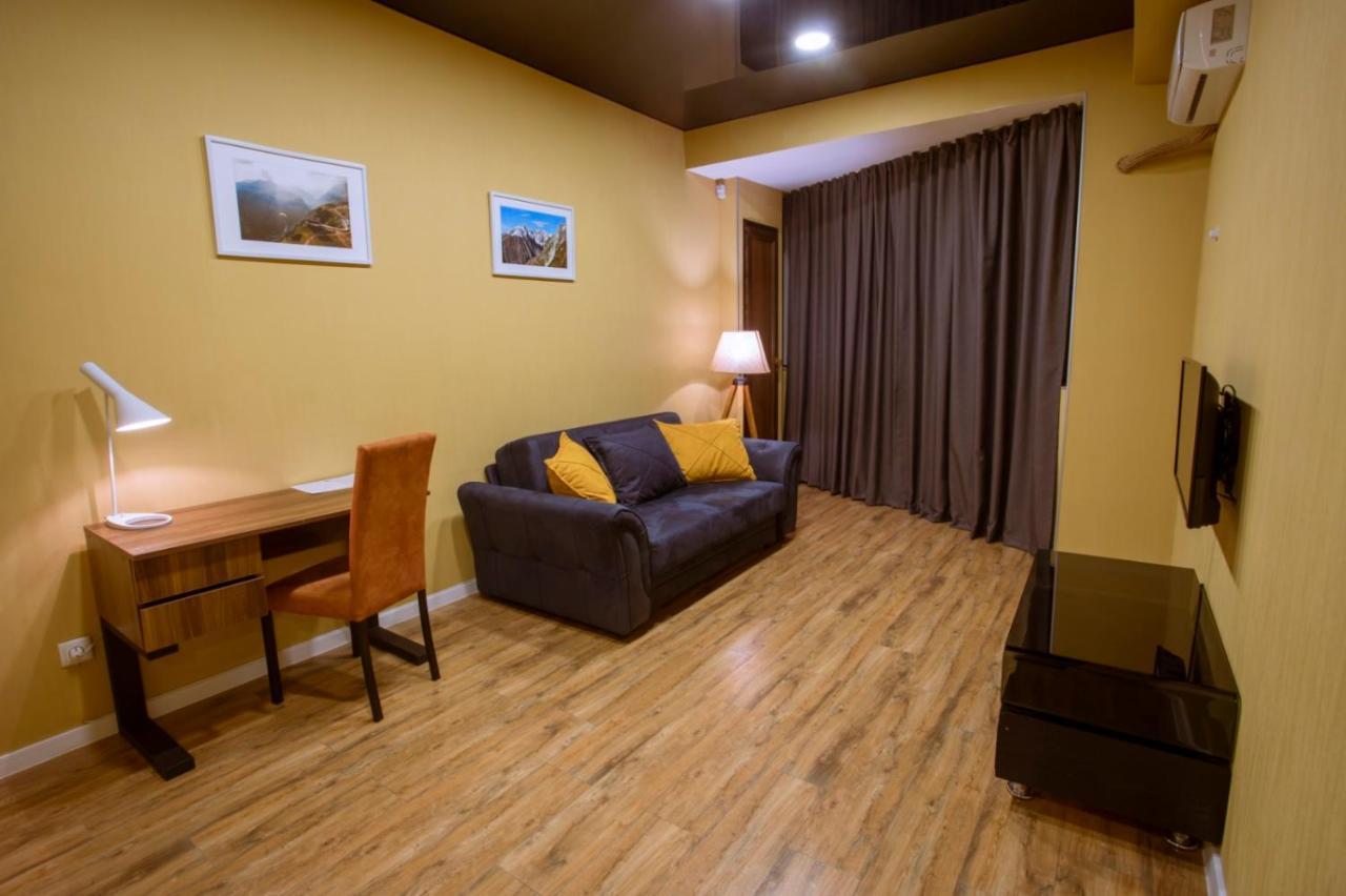 Apart Hotel West Tbilisi Bagian luar foto