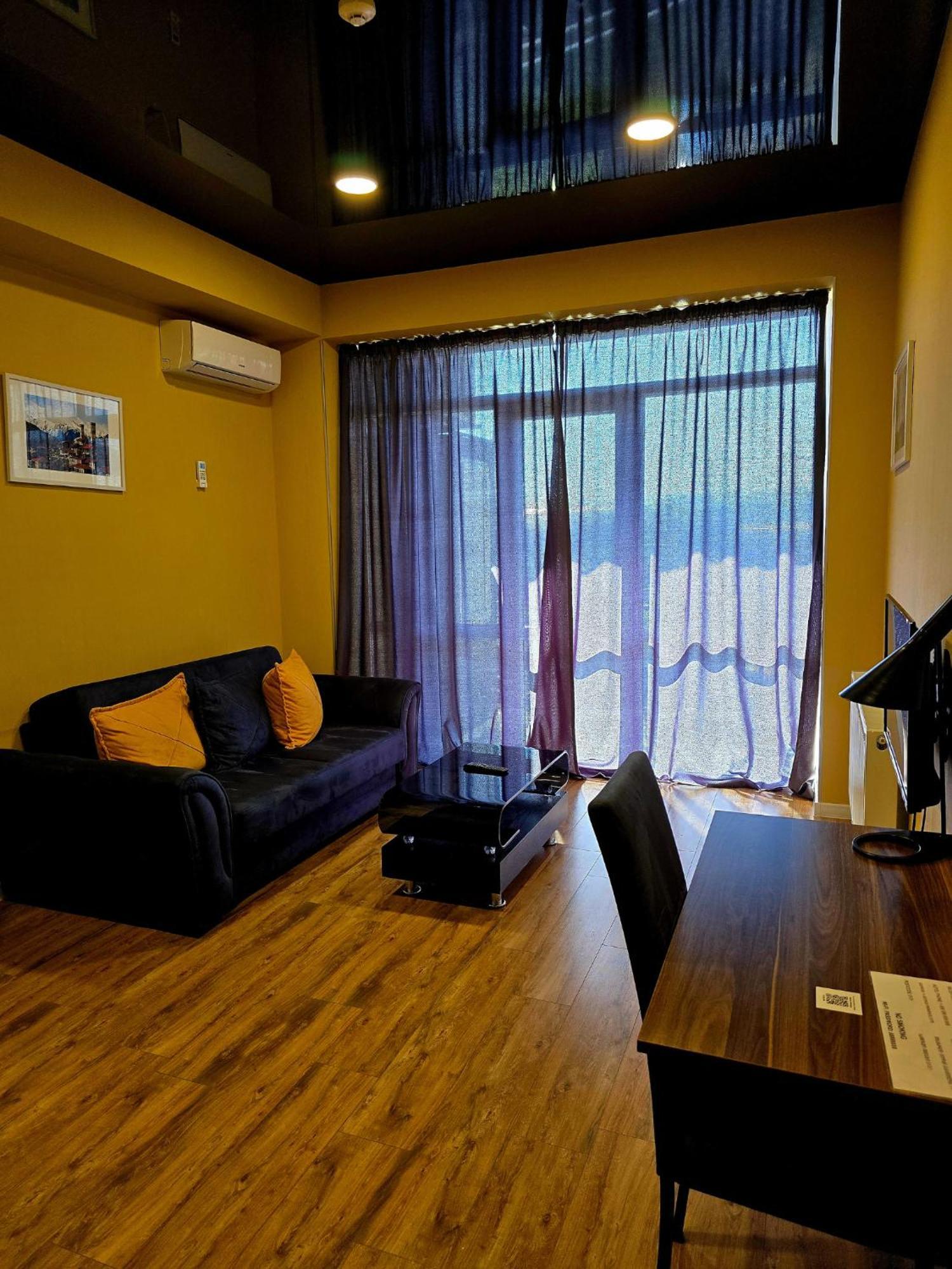 Apart Hotel West Tbilisi Bagian luar foto