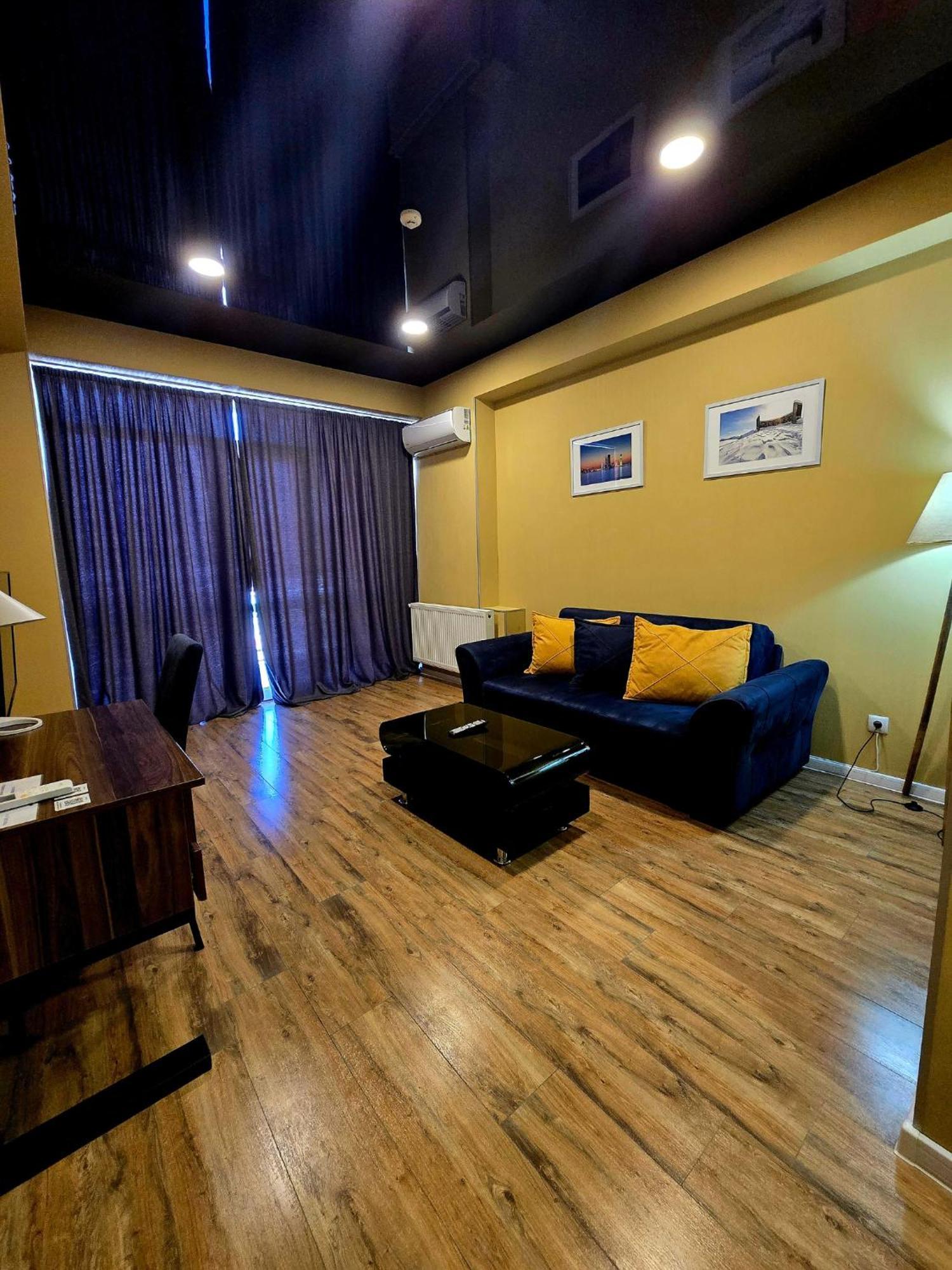 Apart Hotel West Tbilisi Bagian luar foto