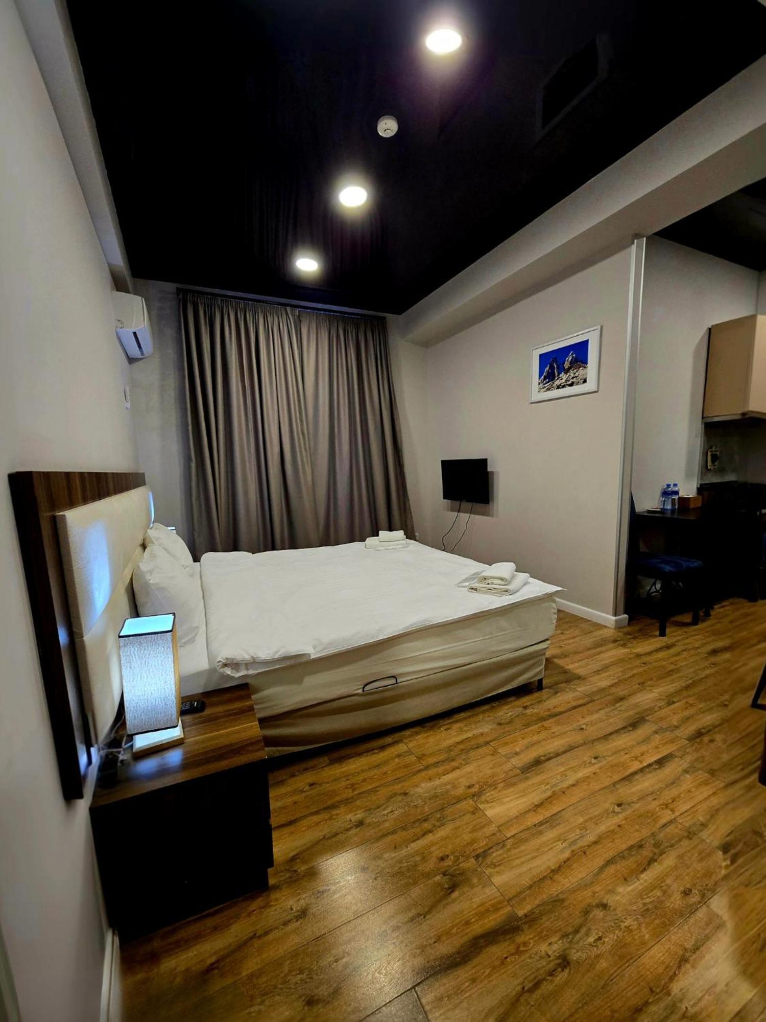 Apart Hotel West Tbilisi Bagian luar foto