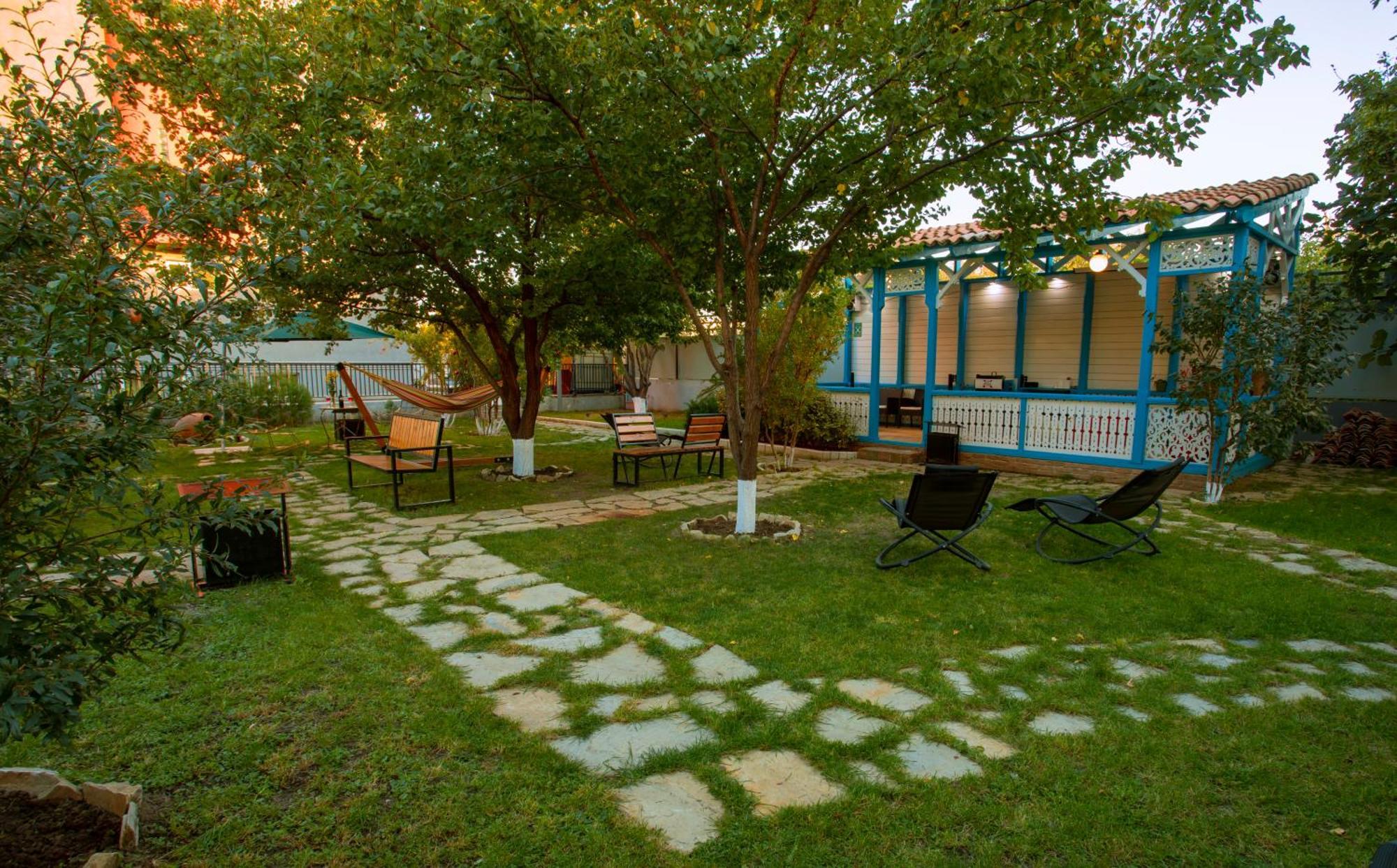 Apart Hotel West Tbilisi Bagian luar foto